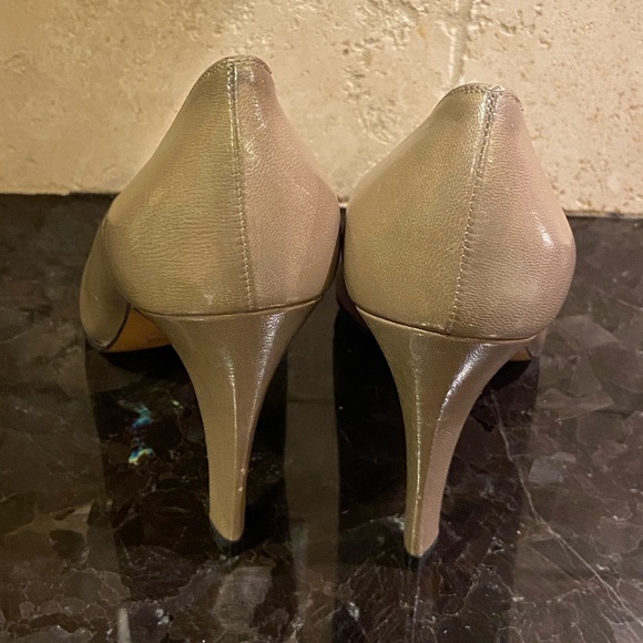 Yves Saint Laurent 80’s Tan Leather Courts Heels Pumps 6 M Italy VTG - Picture 5 of 7